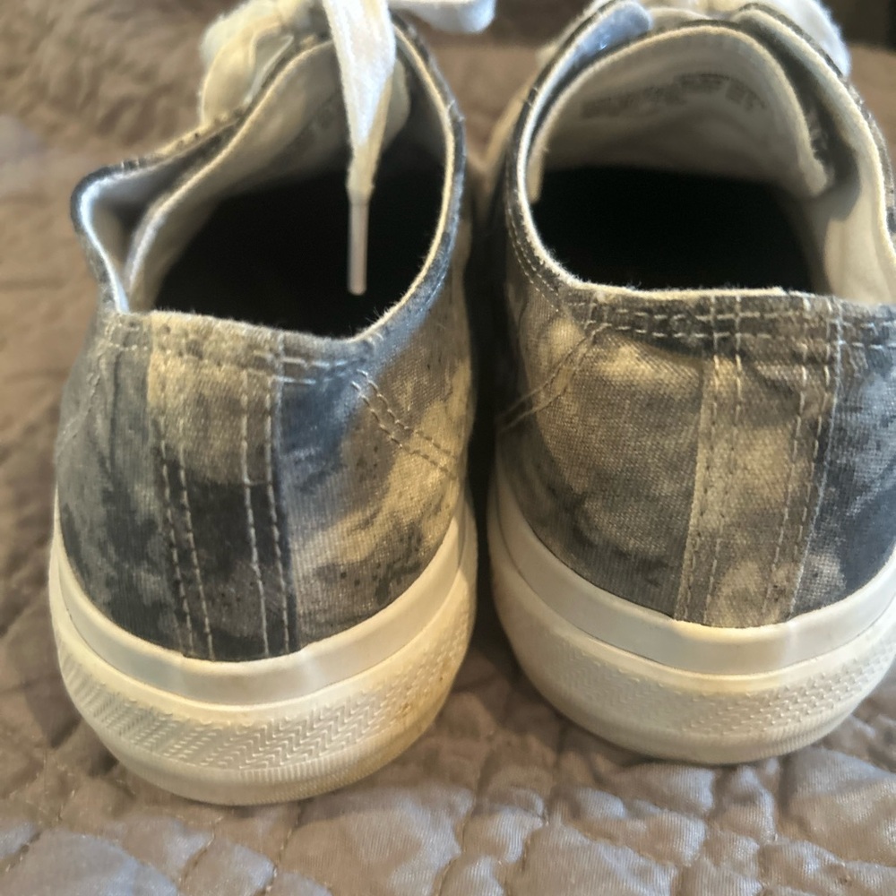 ✨Stylish Kids Sneakers in Black and White - Picture 6 of 6